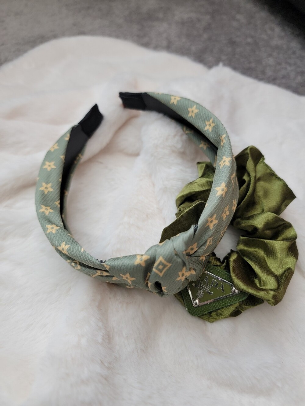 2pcs green patterned headband with olive green scrunchie Hair Tie